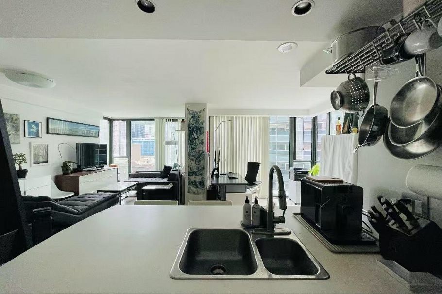 909 1331 W Georgia Street Vancouver, BC - 2