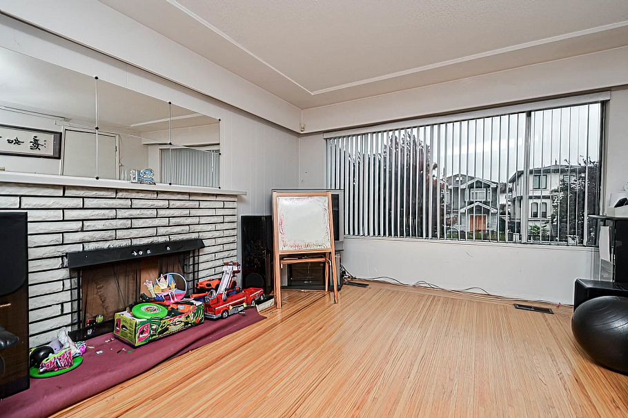 6021 Commercial Street Vancouver, BC - 3