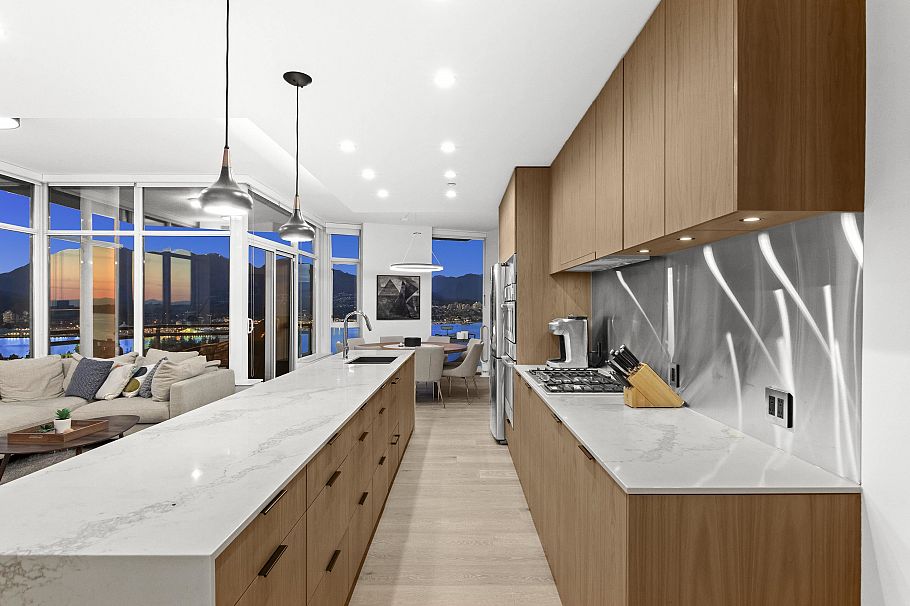 3701 1211 Melville Street Vancouver, BC - 4