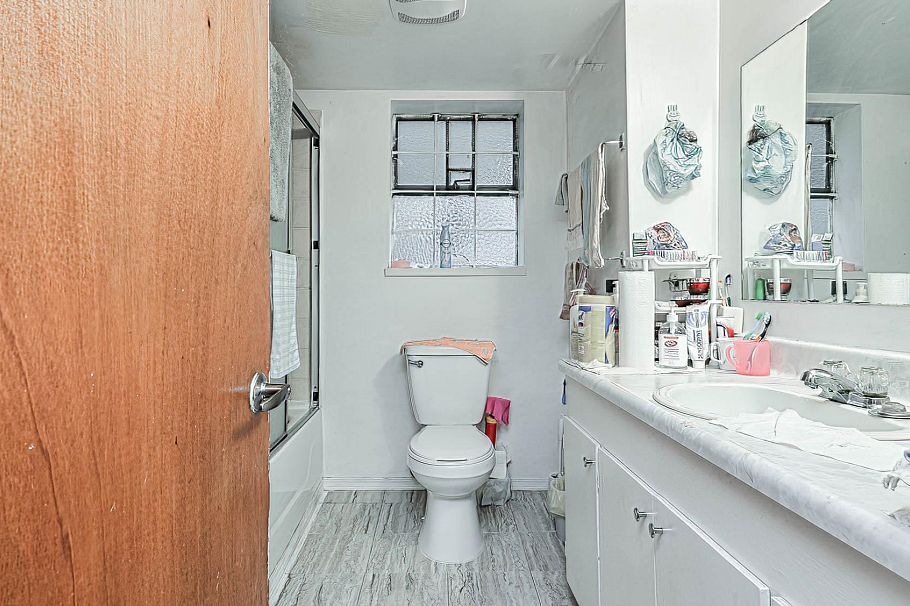 6021 Commercial Street Vancouver, BC - 16