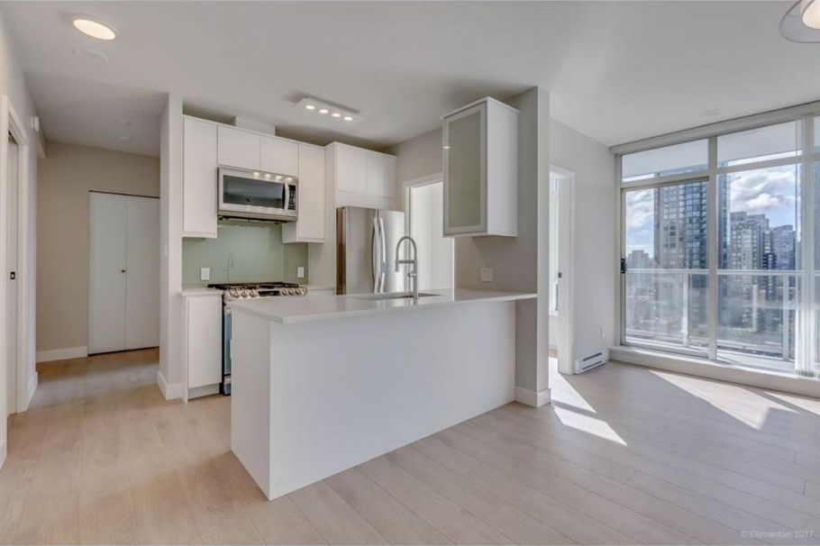 907 480 Robson Street Vancouver, BC - 3