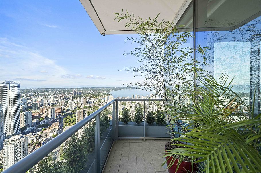 5704 1128 W Georgia Street Vancouver, BC - 4