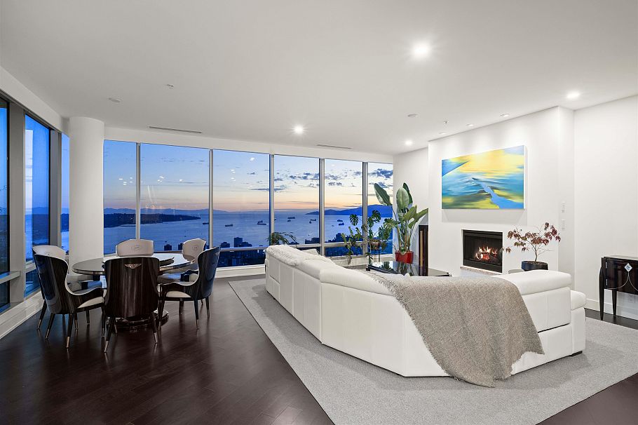 5704 1128 W Georgia Street Vancouver, BC - 5