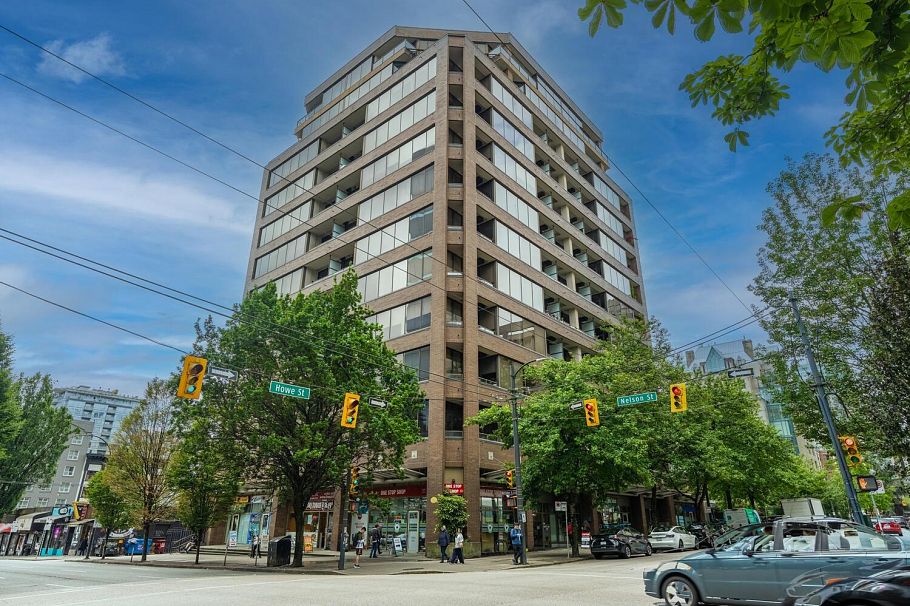 1012 1010 Howe Street Vancouver, BC - 3