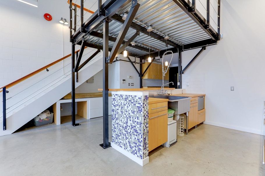 302 1220 E Pender Street Vancouver, BC - 9