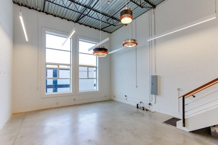 302 1220 E Pender Street Vancouver, BC - 4