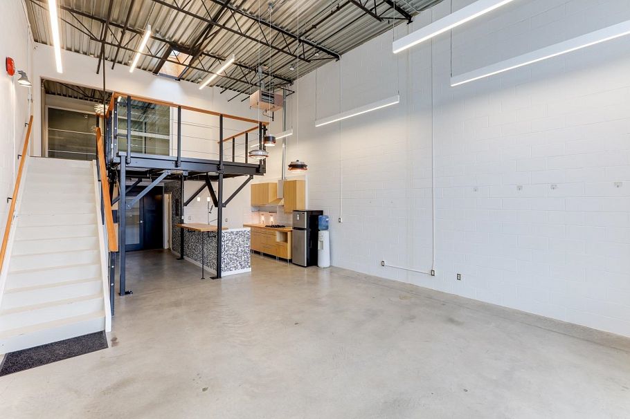 302 1220 E Pender Street Vancouver, BC - 2