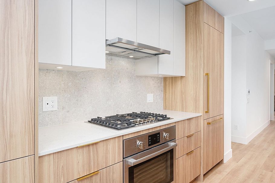 102 2375 Emery Court North Vancouver, BC - 16