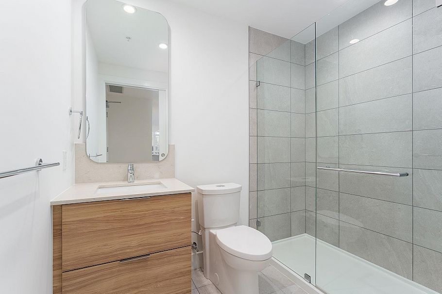 102 2375 Emery Court North Vancouver, BC - 27