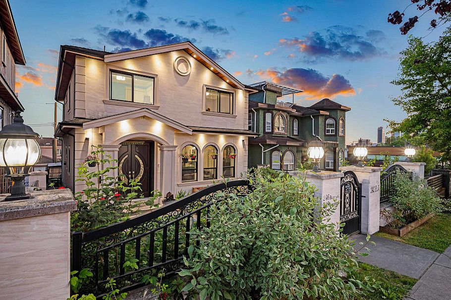 242 E 65th Avenue Vancouver, BC - 3