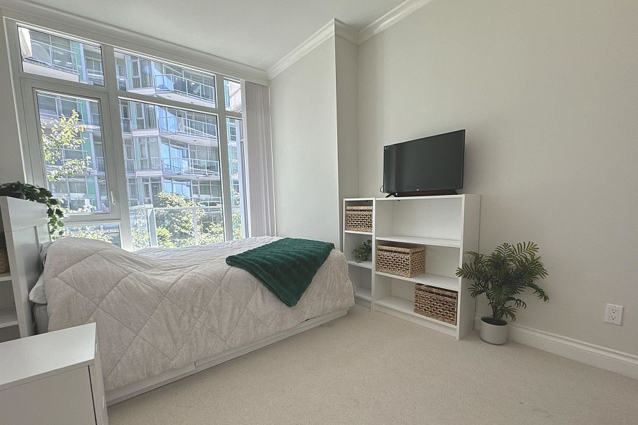 202 185 Victory Ship Way Vancouver, BC - 9