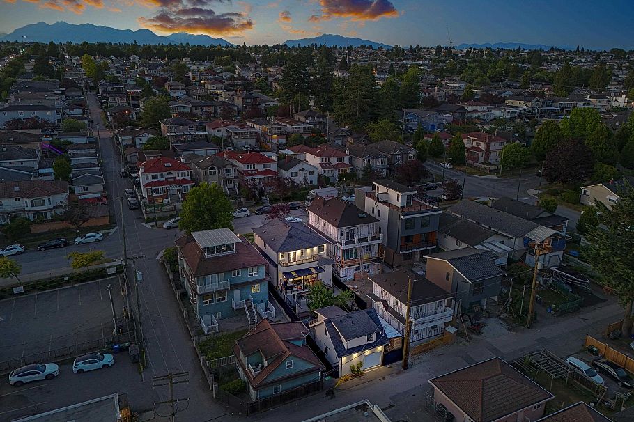 242 E 65th Avenue Vancouver, BC - 38