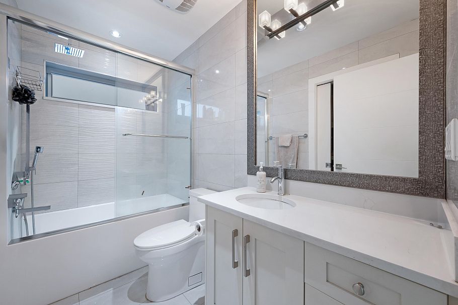 242 E 65th Avenue Vancouver, BC - 32