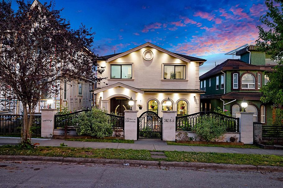 242 E 65th Avenue Vancouver, BC - 1