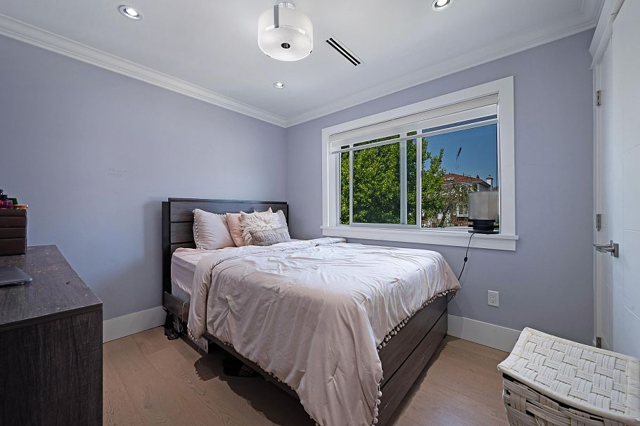 242 E 65th Avenue Vancouver, BC - 30