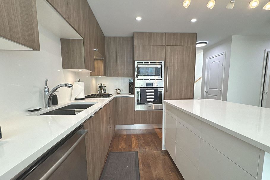 202 185 Victory Ship Way Vancouver, BC - 4