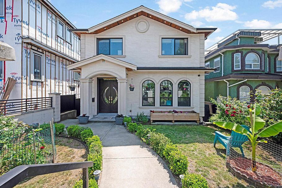 242 E 65th Avenue Vancouver, BC - 4