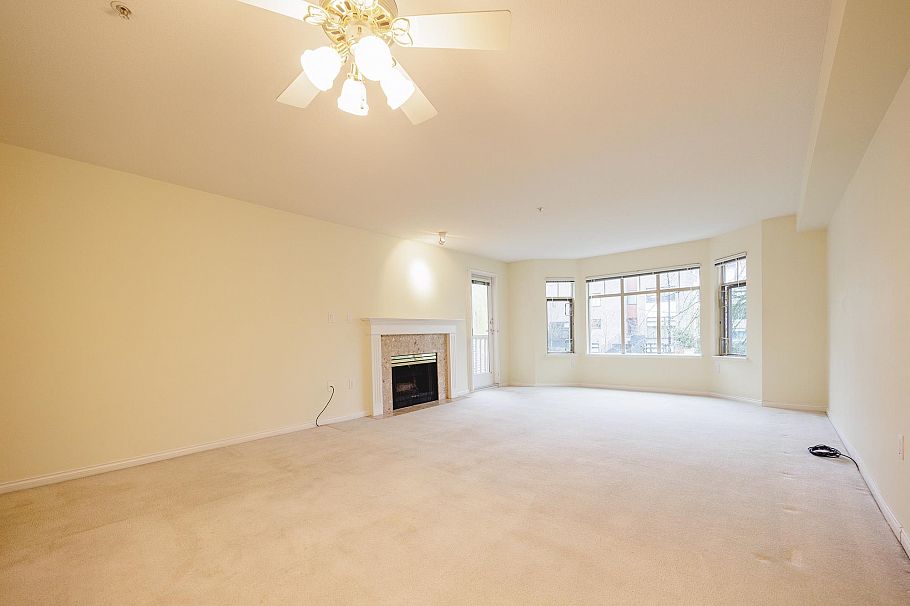 407 2059 Chesterfield Avenue North Vancouver, BC - 2