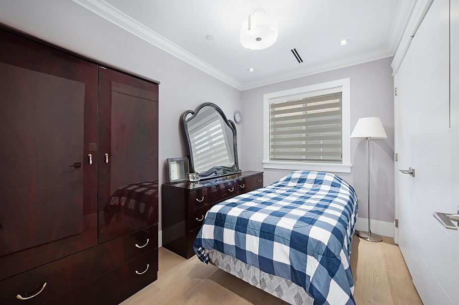 242 E 65th Avenue Vancouver, BC - 31