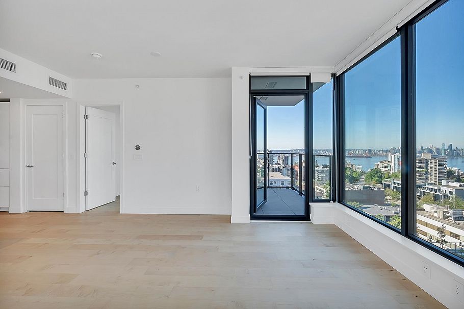 1006 135 13th Street North Vancouver, BC - 2