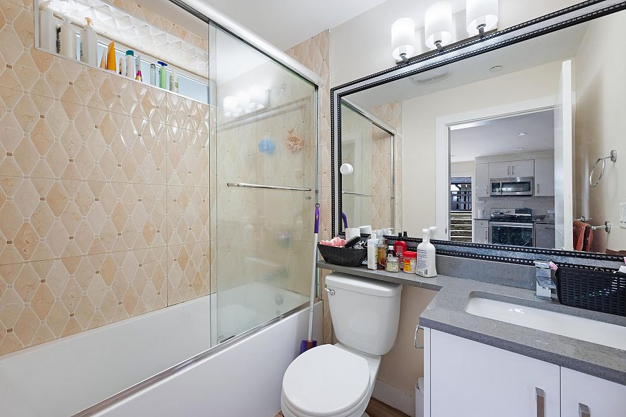 242 E 65th Avenue Vancouver, BC - 25