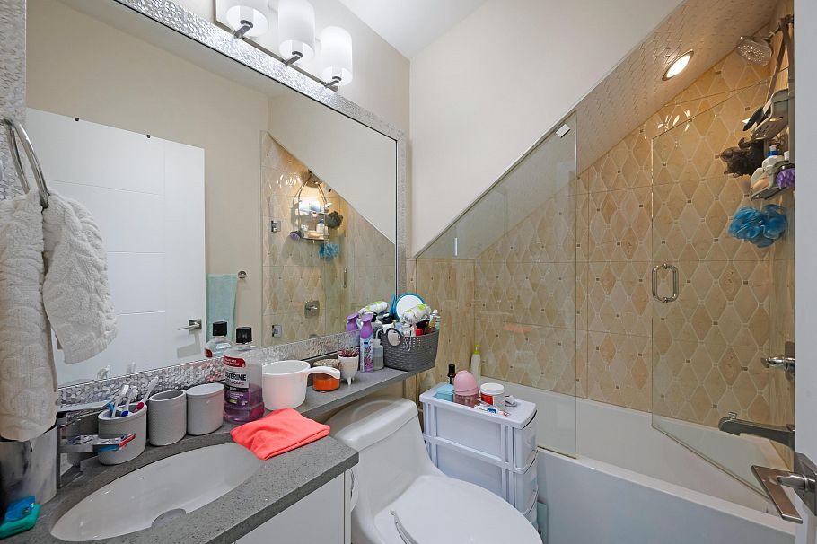 242 E 65th Avenue Vancouver, BC - 26