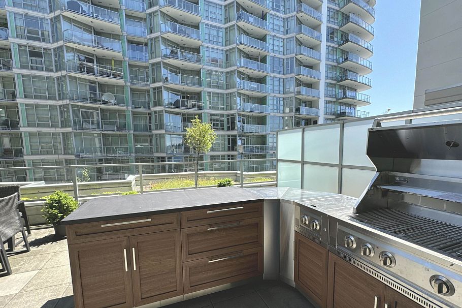 202 185 Victory Ship Way Vancouver, BC - 14