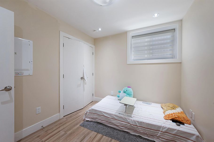 242 E 65th Avenue Vancouver, BC - 24