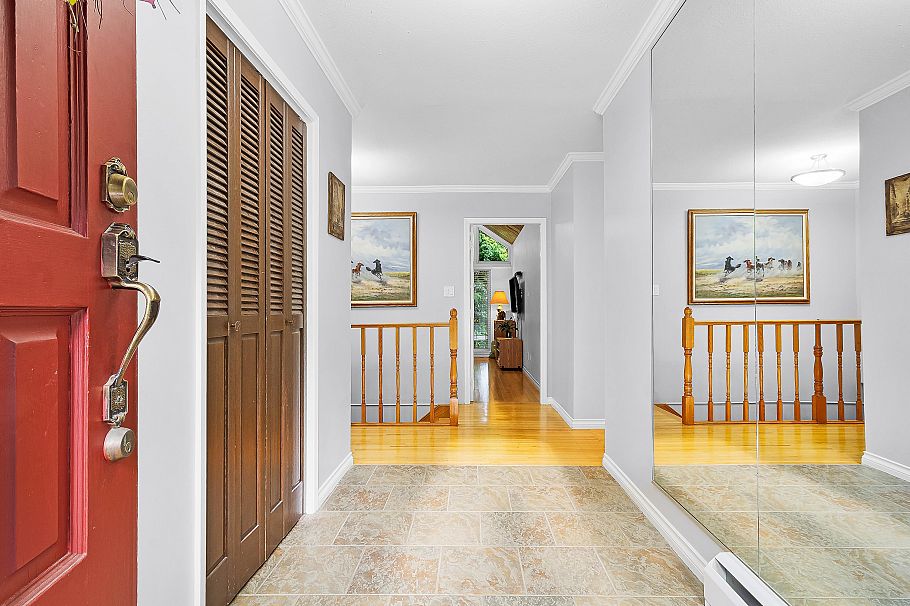 4540 Mountain Highway North Vancouver, BC - 4