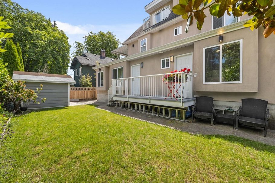 1089 E King Edward Avenue Vancouver, BC - 2