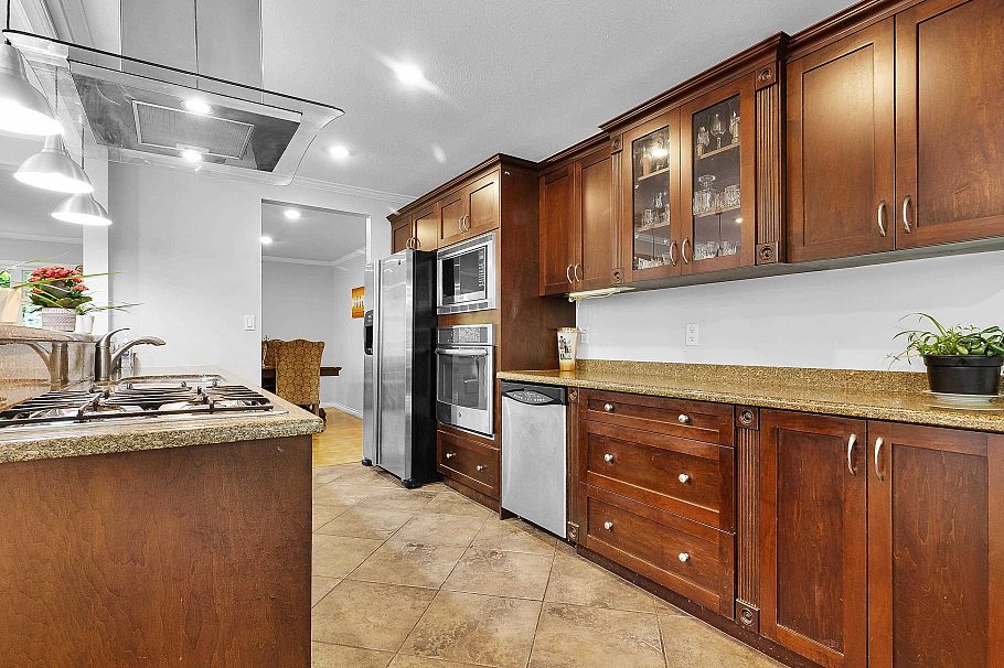 4540 Mountain Highway North Vancouver, BC - 9