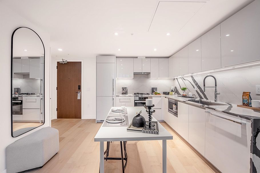 514 135 E 13th Street North Vancouver, BC - 5