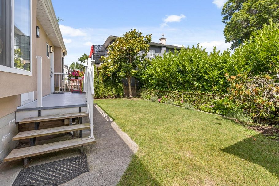 1089 E King Edward Avenue Vancouver, BC - 31