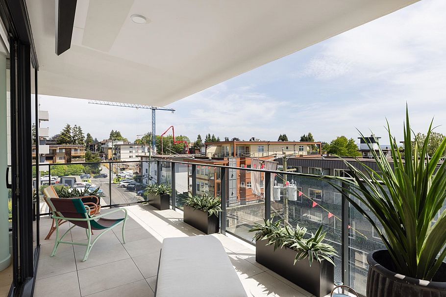 302 135 E 13th Street North Vancouver, BC - 30