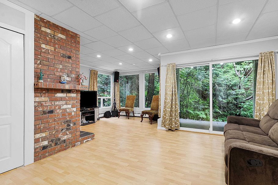 4540 Mountain Highway North Vancouver, BC - 24