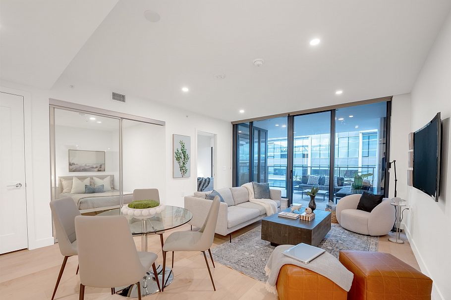 515 135 E 13th Street North Vancouver, BC - 1