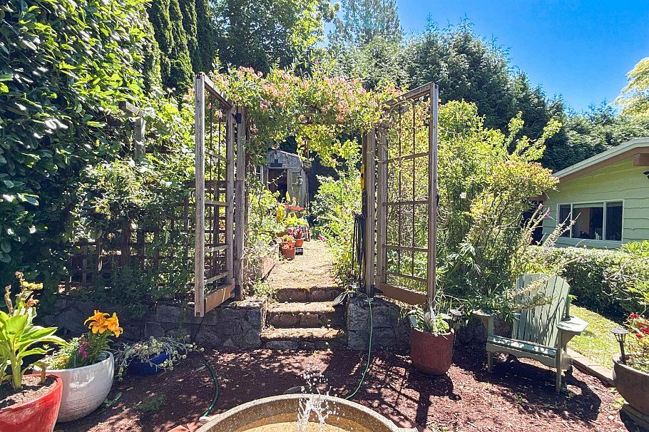 414 Montroyal Boulevard North Vancouver, BC - 36