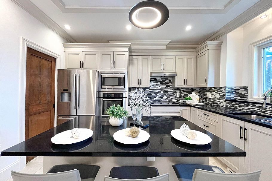 3715 W 22nd Avenue Vancouver, BC - 5