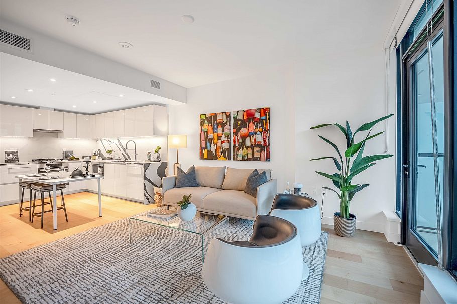 514 135 E 13th Street North Vancouver, BC - 2