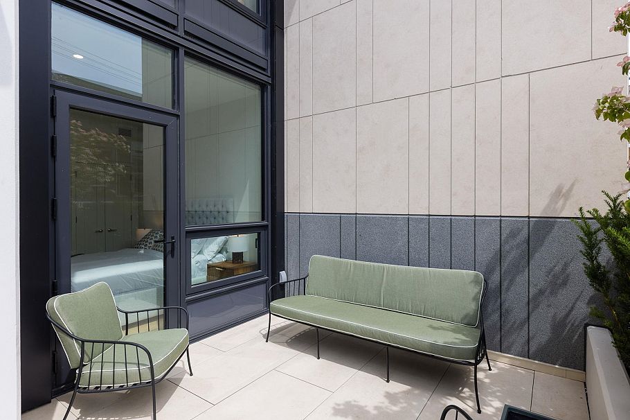 TH1 135 E 13th Street North Vancouver, BC - 40