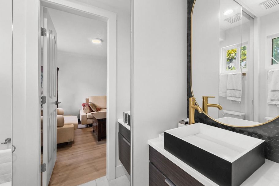 1089 E King Edward Avenue Vancouver, BC - 26