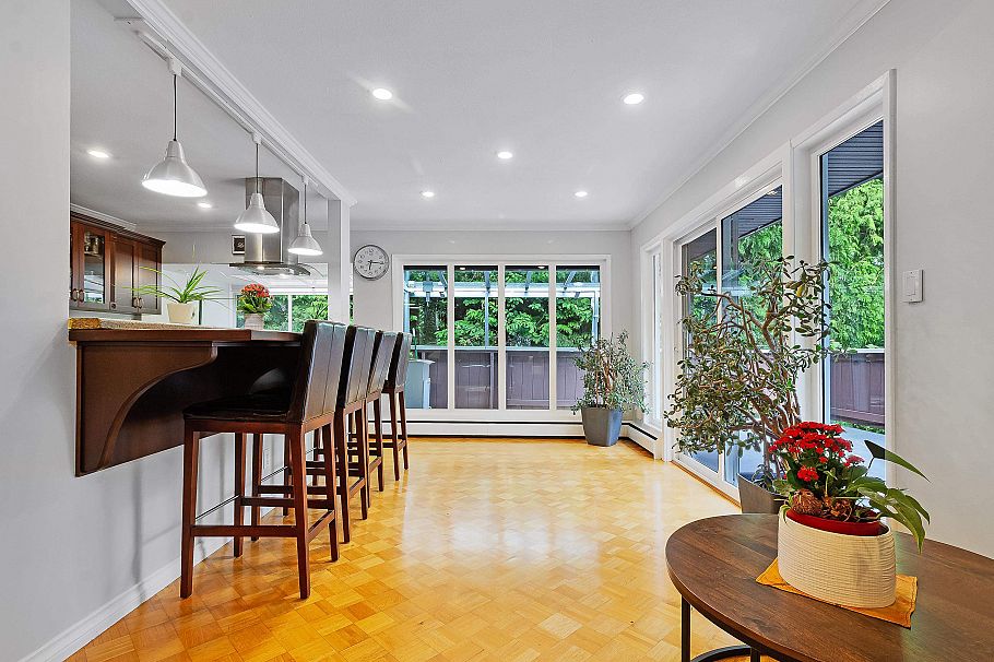 4540 Mountain Highway North Vancouver, BC - 7