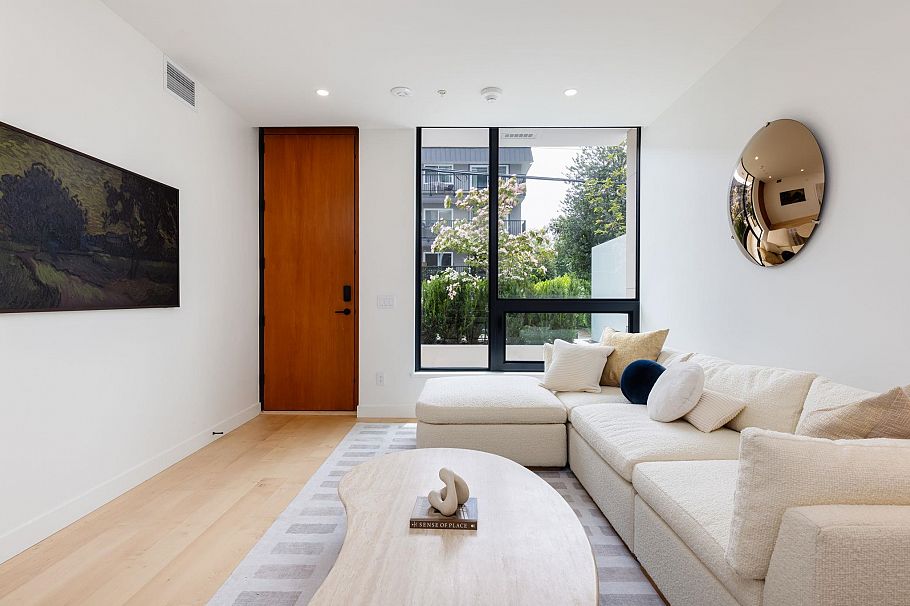 TH1 135 E 13th Street North Vancouver, BC - 12