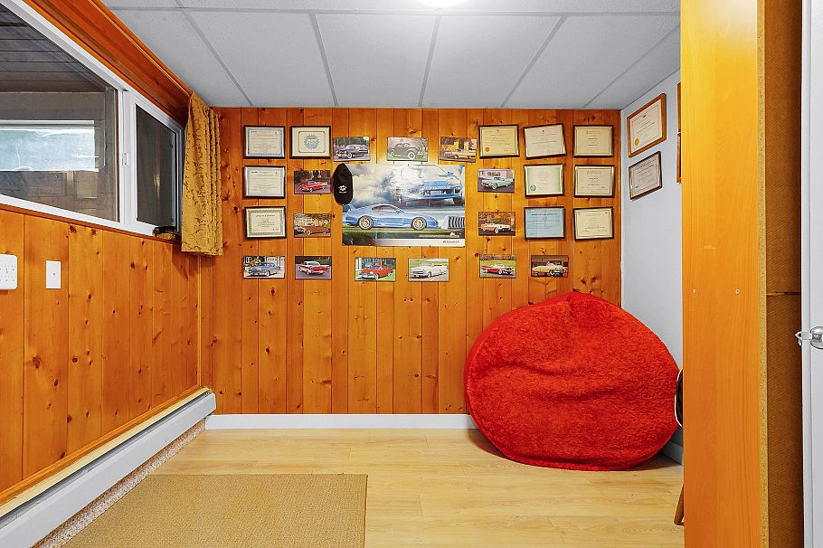 4540 Mountain Highway North Vancouver, BC - 23