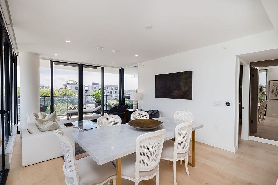 302 135 E 13th Street North Vancouver, BC - 10