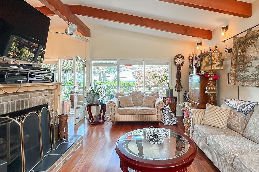 414 Montroyal Boulevard North Vancouver, BC - 3