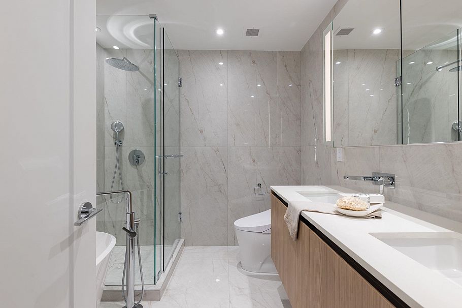 302 135 E 13th Street North Vancouver, BC - 23