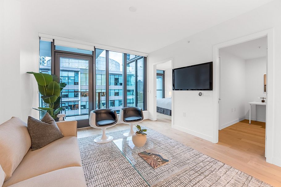 514 135 E 13th Street North Vancouver, BC - 3