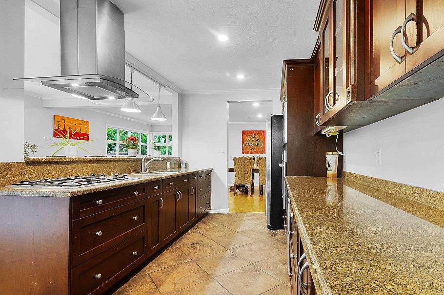 4540 Mountain Highway North Vancouver, BC - 10