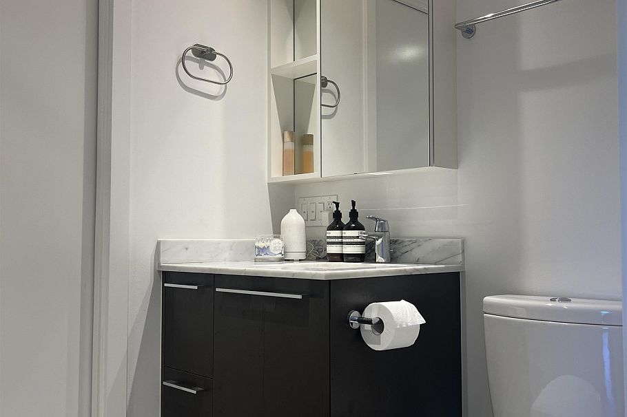 302 8131 Nunavut Lane Vancouver, BC - 7